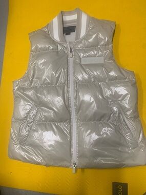 G/FORE Shiny Cream Quilted Puffer with Logo Patch